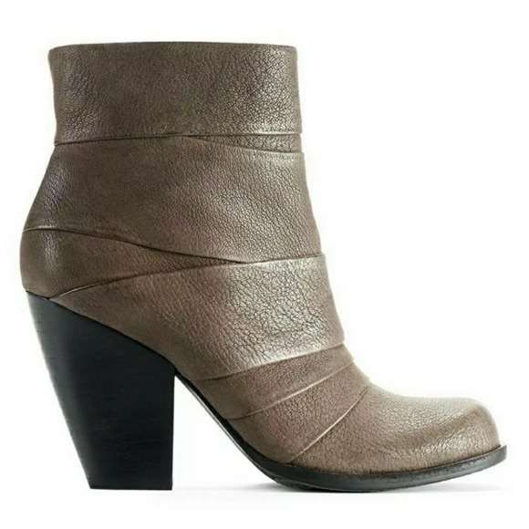 Vince Camuto Shoes - Vince Camuto Belta Stacked Heel Leather Bootie Rounded Toe Pebbled & Pleated